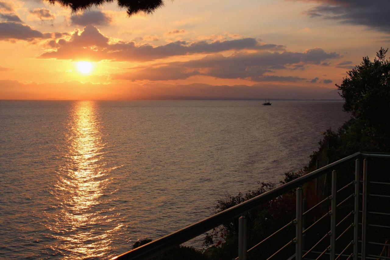 Naftilos Blue View Retreat Avía Dış mekan fotoğraf